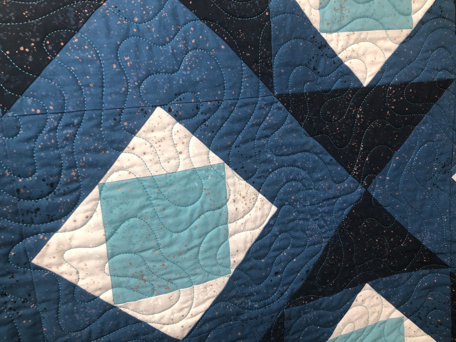 winter-frost-quilt-featured-in-quilts-more-studio-r-quilts